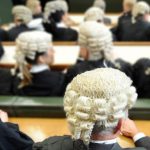 Kort advies UK barrister aan jonge pleiters: “Behandel de rechter als een beetje gek”